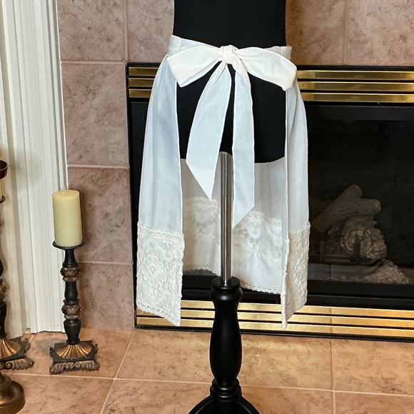 Vintage Boutique Hand Made Half Apron - Picture 5 of 6